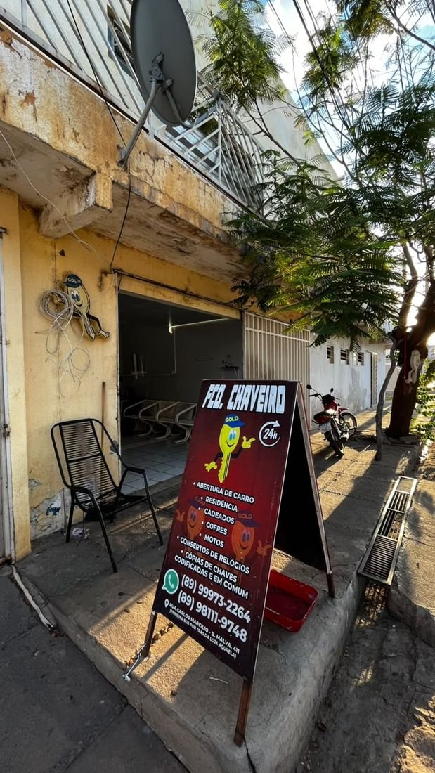 Fachada da loja do FCO Chaveiro em Picos-PI, na Rua Carlos Marcílio